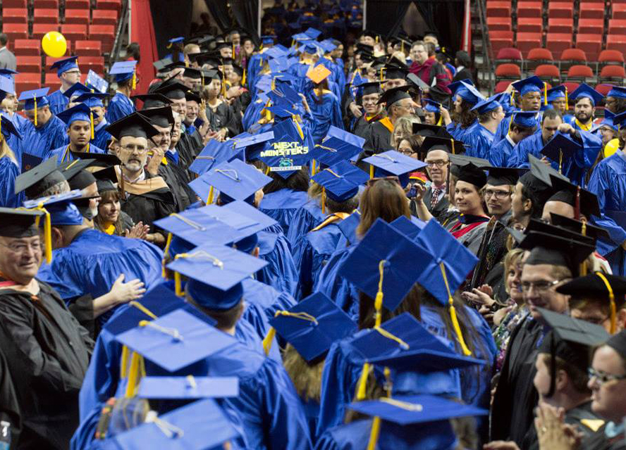 Grad crowd